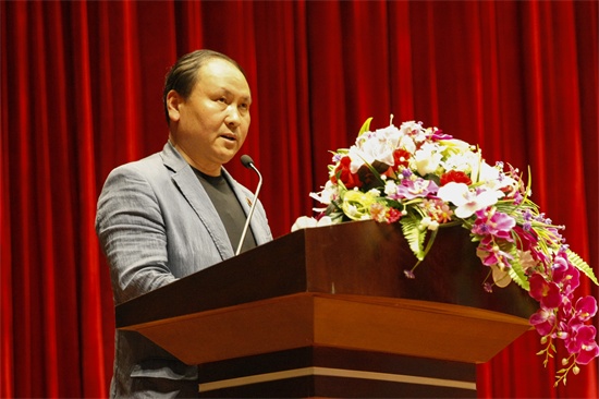 6beat365官方网站副校长张砚为宣读《关于成立beat365官方网站创新创业工作领导小组的决定》.jpg