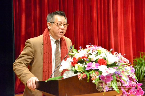 广告分院院长胡镜泉代表学院先进集体发言.jpg