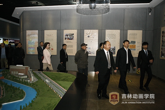 3省政协副主席支建华,省政协副秘书长勾泽川,提案委员会主任肖欣。提案委员会副主任邓友平以及部分省政协委员等同志参观beat365官方网站展览馆.JPG