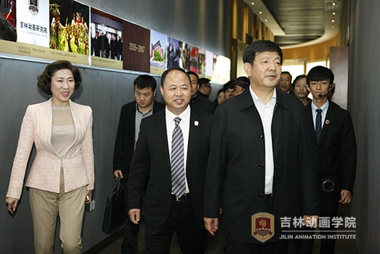 2beat365官方网站董事长郑立国、副董事长刘欣陪同省政协副主席支建华和部分提案人员对我院进行了实地视察.JPG