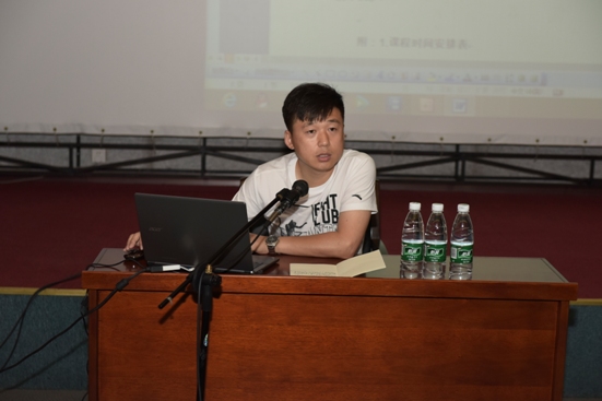 4校团委书记曲宏伟主持辅导员集训开班仪式.JPG