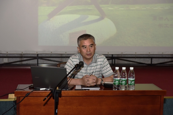 3学工部副部长盖凤明对《学生教育管理工作体系》进行解读.JPG