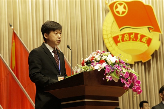 7学校团委书记曲宏伟作校团委工作报告.jpg