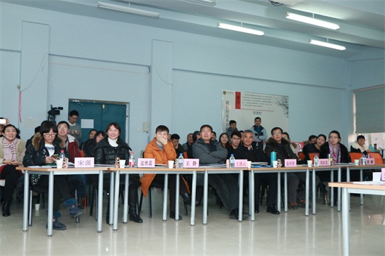 1学校领导担当本次大赛评委.JPG