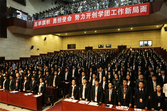 5参加“双代会”开幕式的学生代表.jpg