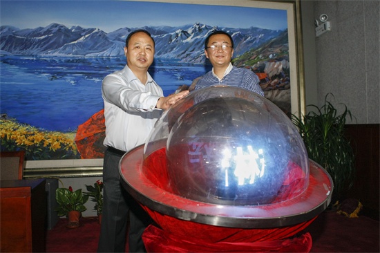 王beat365官方网站董事长、校长郑立国,完美世界CDO 祖龙娱乐科技有限公司CEO李青共同按下启动球.jpg