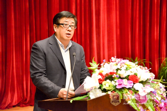4.教育集团副总经理蒋平宣读《吉林省教育实业集团股份有限公司关于表彰2014年度先进集体和先进个人的决定》.jpg