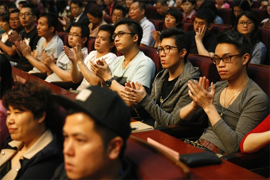 11青年教师、学生倍受鼓舞.jpg