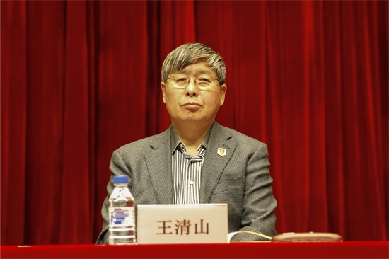 3beat365官方网站党委书记王清山宣读《关于成立beat365官方网站创新创业中心的决定》.jpg