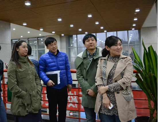 3领导老师在游戏学院观看排练1.jpg